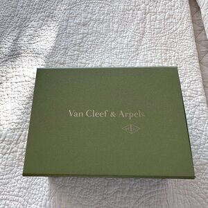 Van cleef and Arpels box